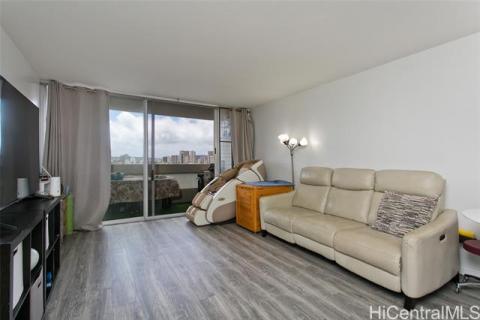 Banyan Tree Plaza(unit#705)