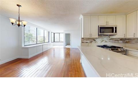 Aloha Towers(unit#DH702)