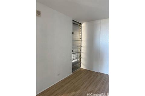 Alexander Towers(unit#505)