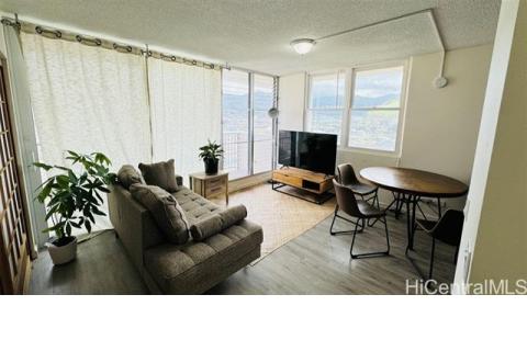 Rainbow Place(unit#2101)