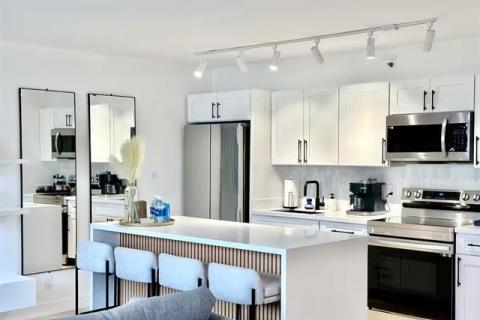 Waikiki Banyan(unit#901)