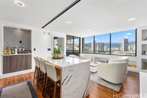 Aloha Towers(unit#DH1101)