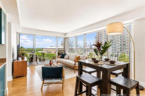 Sunset Towers(unit#907)