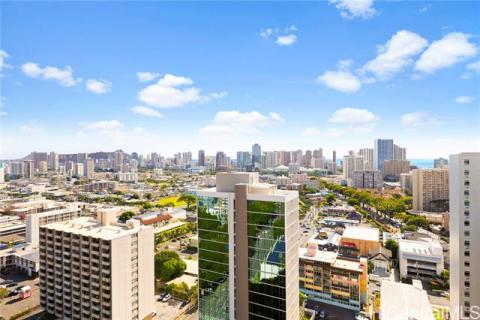 Banyan Tree Plaza(unit#1008)