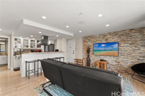 Kuhio Plaza(unit#1102)